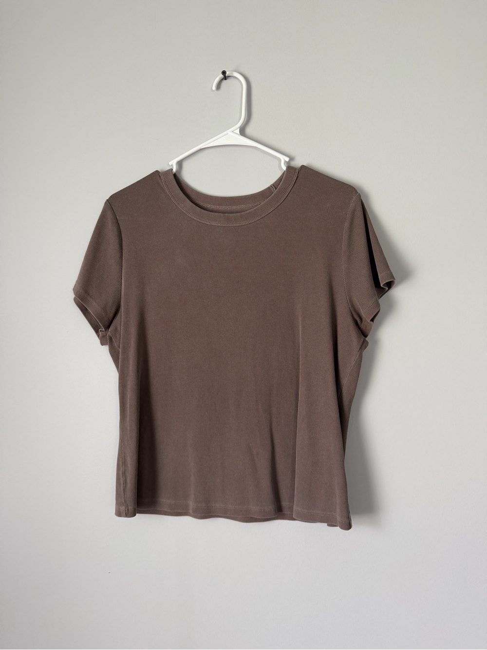 Old Navy Short Sleeve Crewneck Tee in Brown Taupe